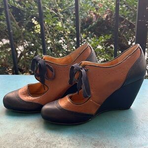 Tan and Navy Crown Vintage shoes